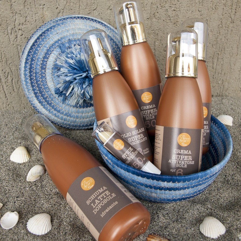 Creme per l'estate su una spiaggia